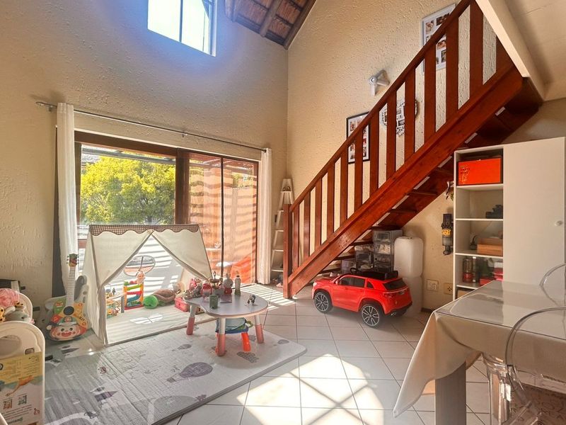 Apartment For Sale in Lonehill - Photo 4