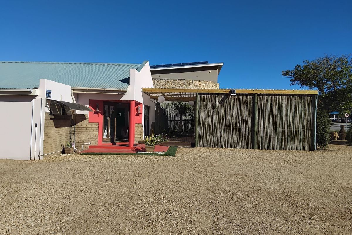 Guest House For Sale in Albertinia Central - Photo 2