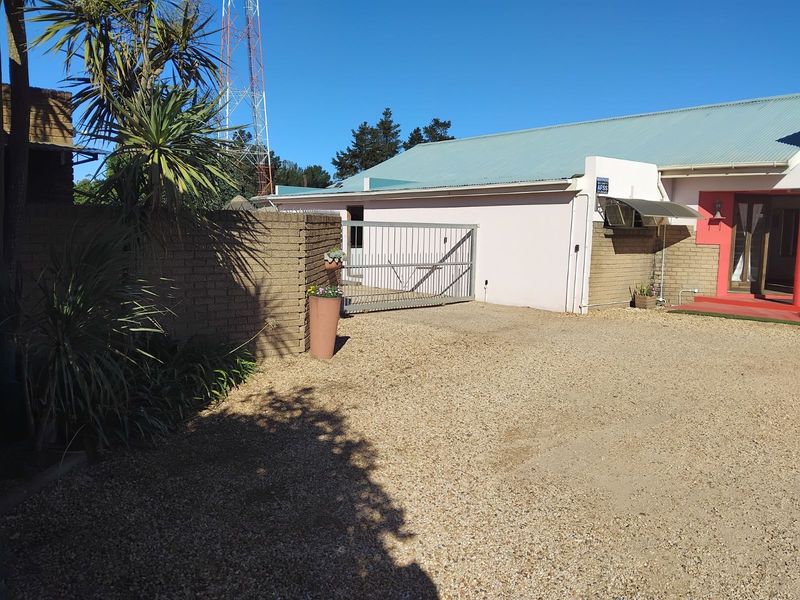 Guest House For Sale in Albertinia Central - Photo 3