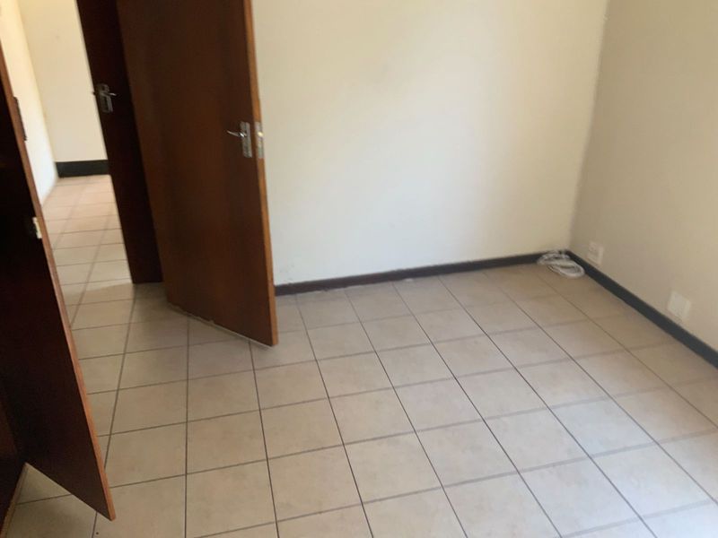 House For Sale in Melville - Photo 2