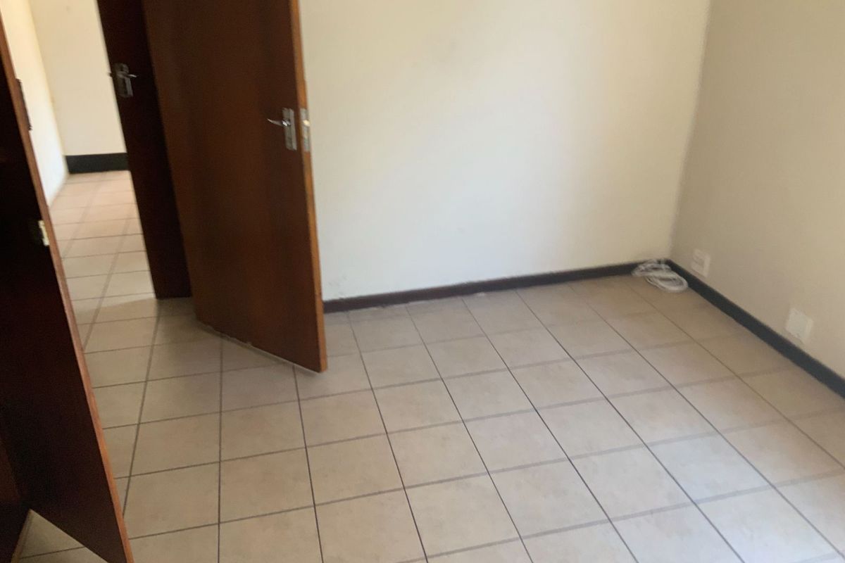 House For Sale in Melville - Photo 2