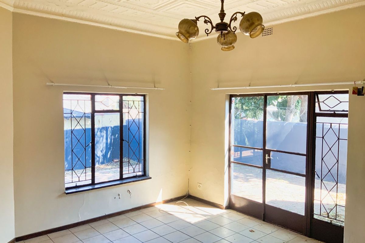 House For Sale in Melville - Photo 3