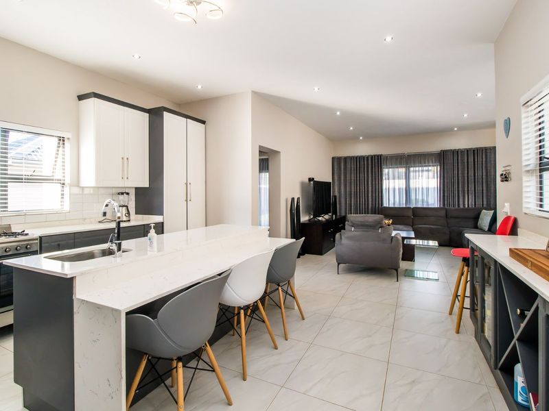 House To Rent in The Hills Game Reserve Estate - Photo 3