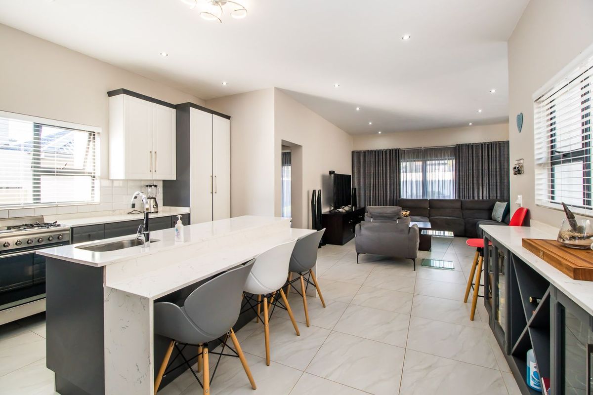 House To Rent in The Hills Game Reserve Estate - Photo 3