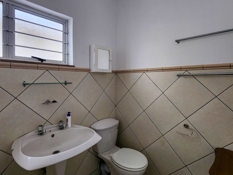 Apartment To Rent in Sheffield Beach - Photo 10