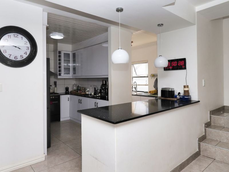 House For Sale in Mount Royal Golf Estate - Photo 8