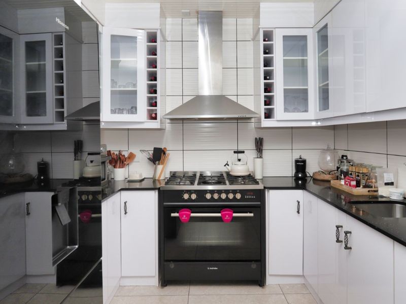 House For Sale in Mount Royal Golf Estate - Photo 10