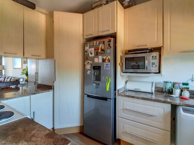 Apartment To Rent in Sheffield Beach - Photo 2