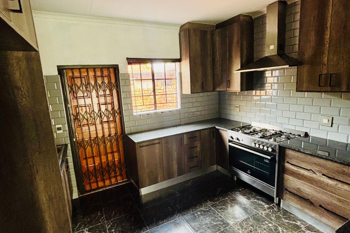 House To Rent in Equestria - Photo 4