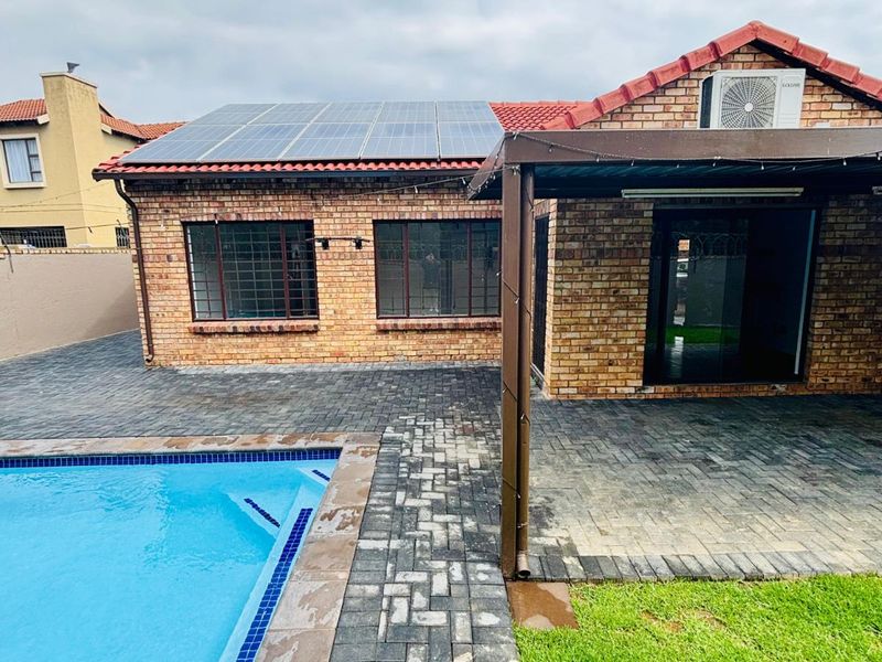 House To Rent in Equestria - Photo 2