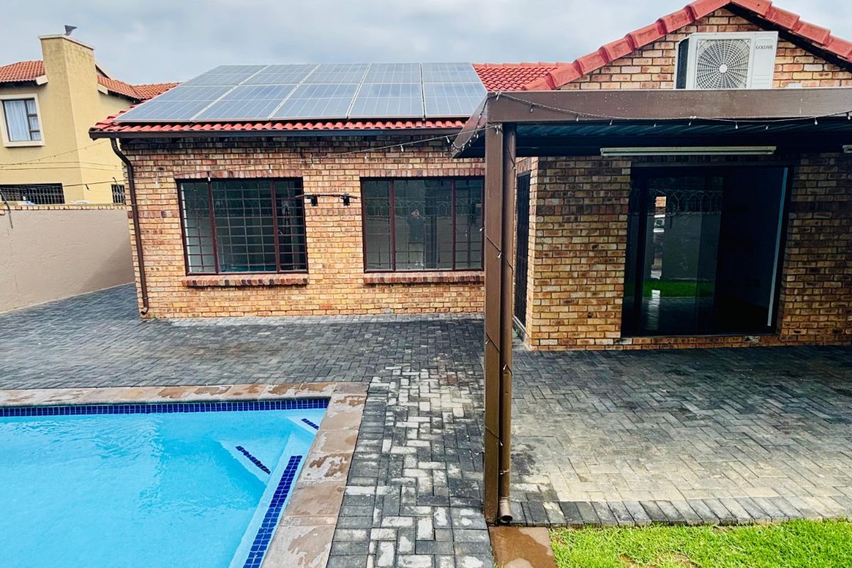 House To Rent in Equestria - Photo 2