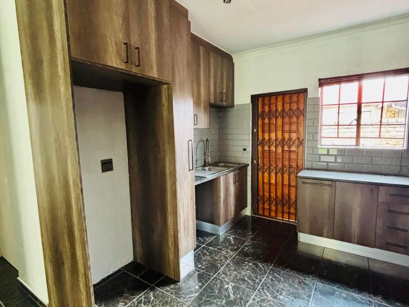 House To Rent in Equestria - Photo 3