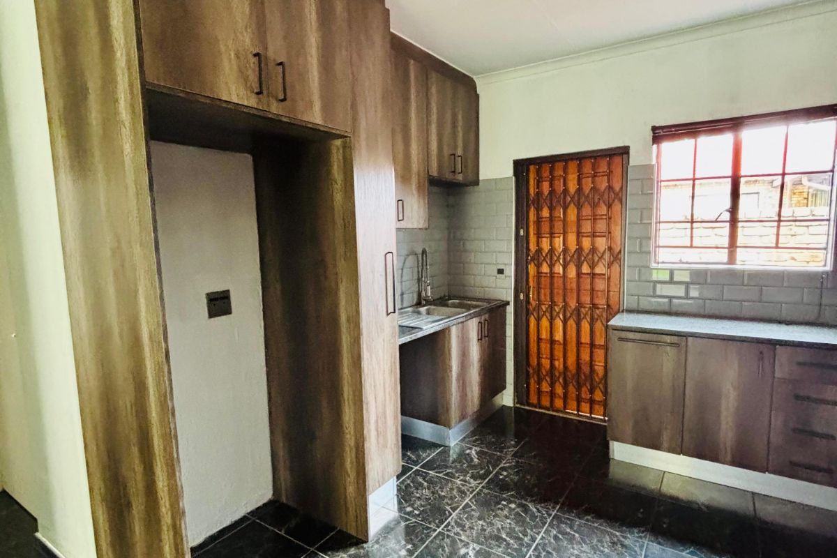 House To Rent in Equestria - Photo 3