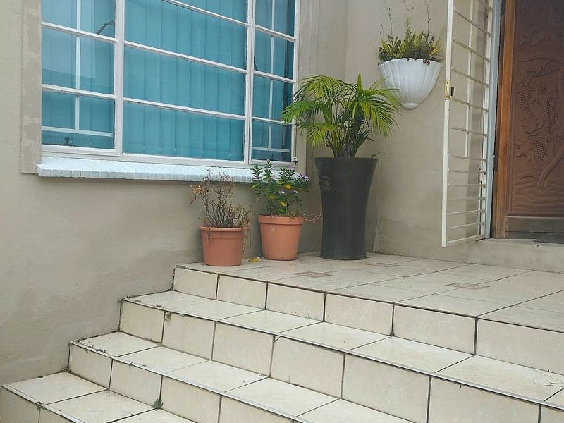 House For Sale in Newlands - Photo 2