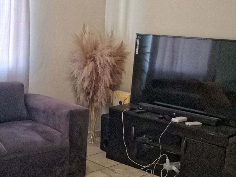 House To Rent in Fleurhof - Photo 3