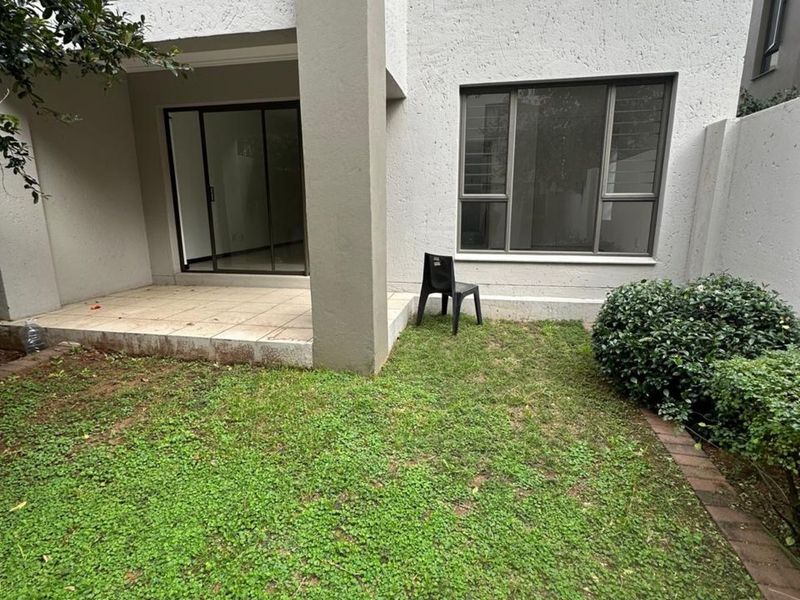 House For Sale in Bryanston - Photo 2