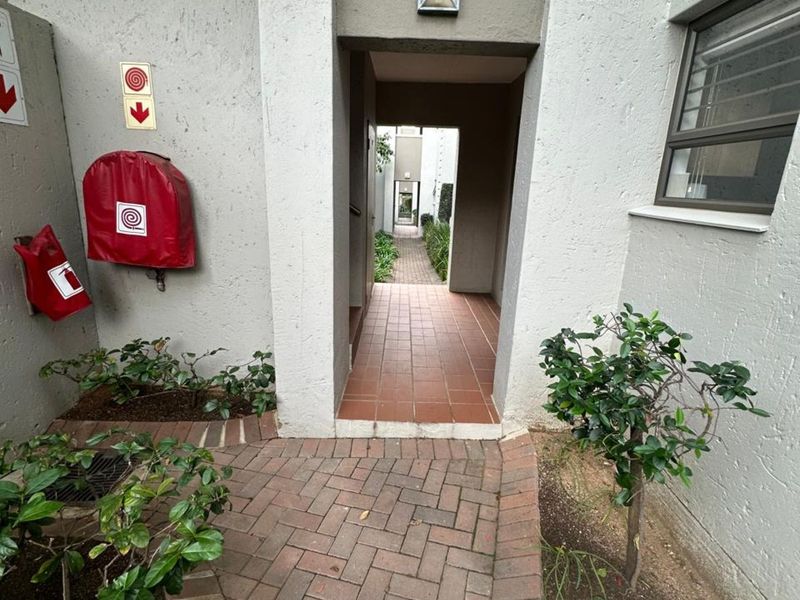 House For Sale in Bryanston - Photo 4