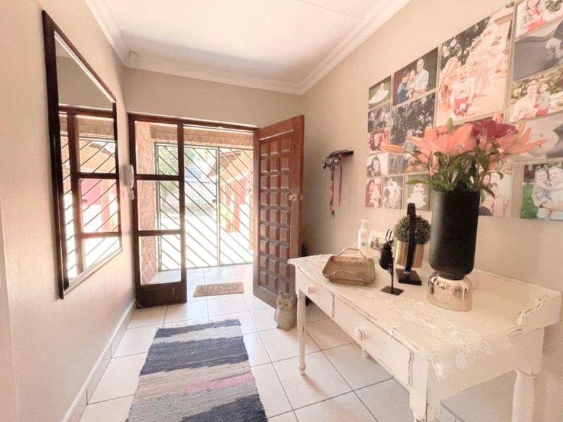 House For Sale in Aviary Hill - Photo 2