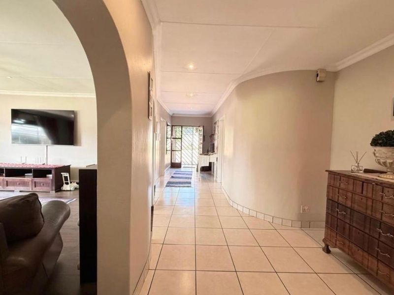 House For Sale in Aviary Hill - Photo 3