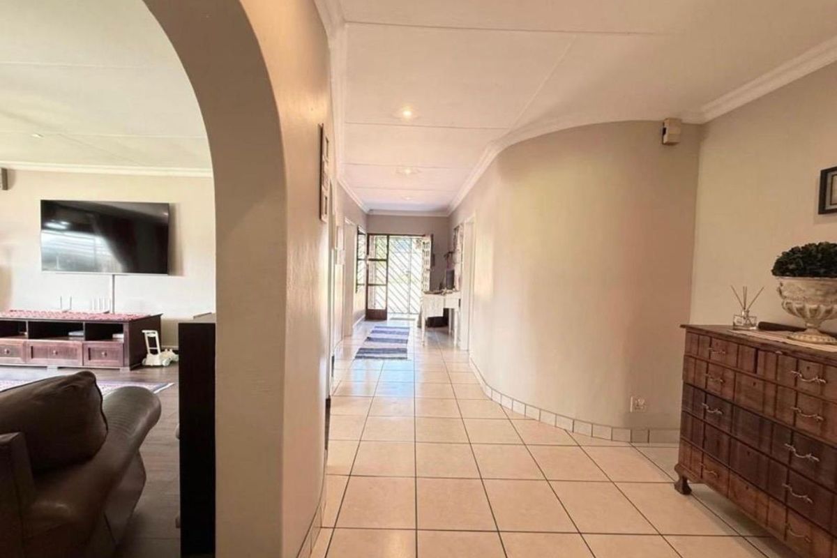 House For Sale in Aviary Hill - Photo 3