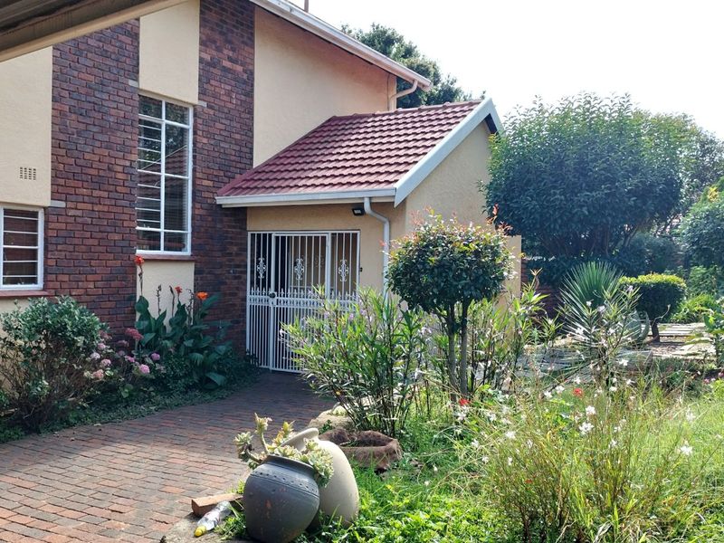 House For Sale in Wilro Park - Photo 2