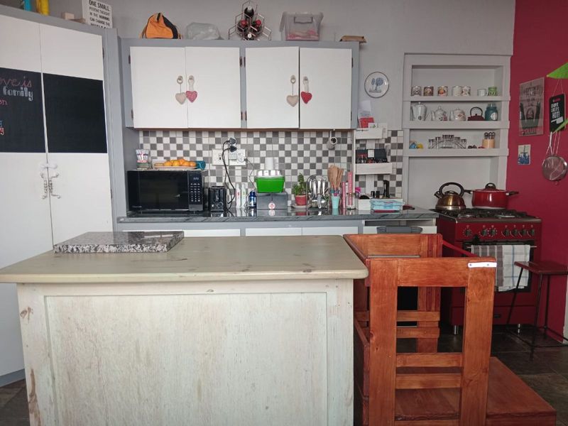 House For Sale in Top Town - Photo 2