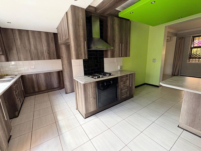 House For Sale in New Park - Photo 10