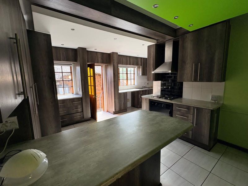 House For Sale in New Park - Photo 7