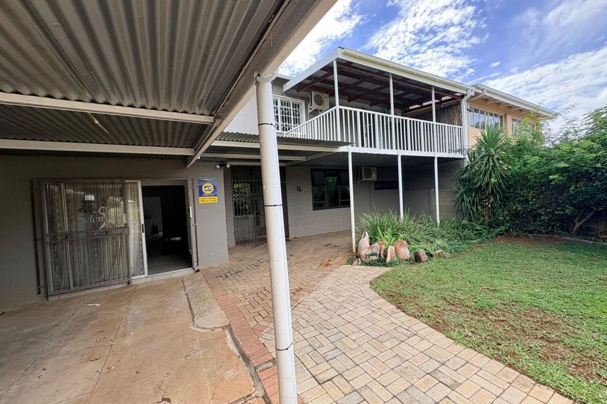 House For Sale in New Park - Photo 3