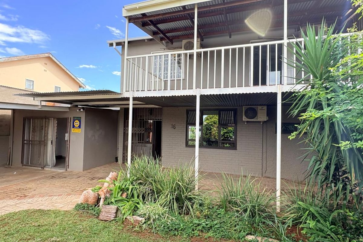 House For Sale in New Park - Photo 2