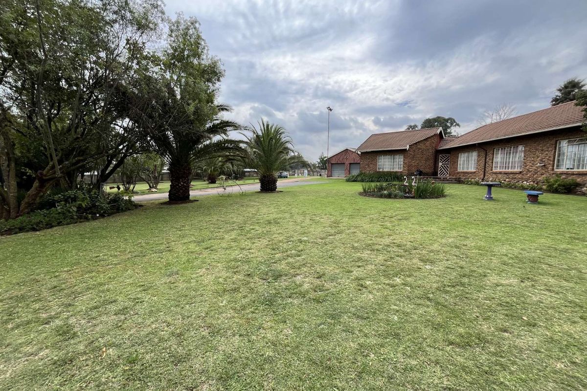 House For Sale in Benoni AH - Photo 2