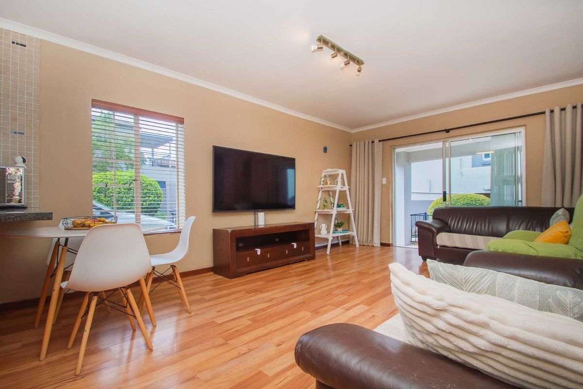 House For Sale in Willowbrook - Photo 3