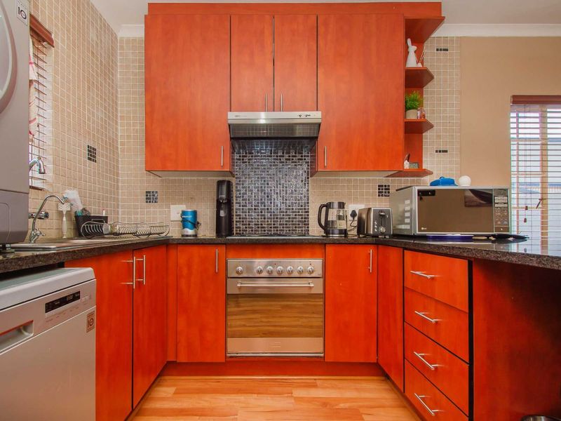 Townhouse For Sale in Willowbrook - Photo 8