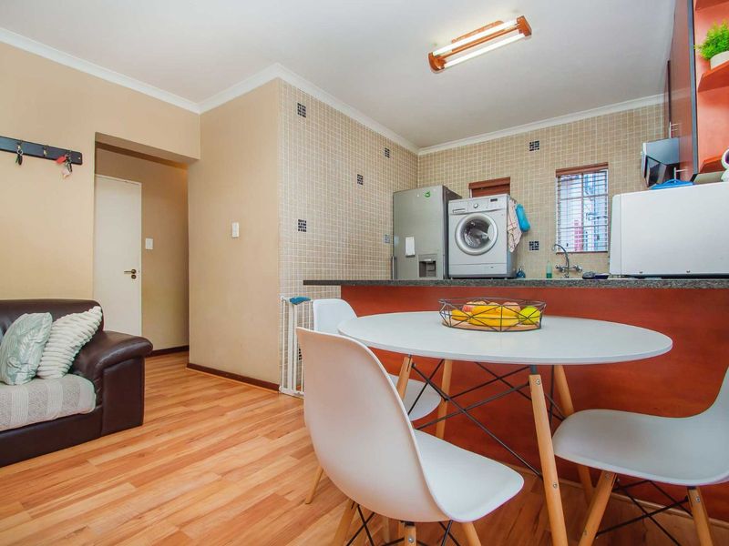 Townhouse For Sale in Willowbrook - Photo 5