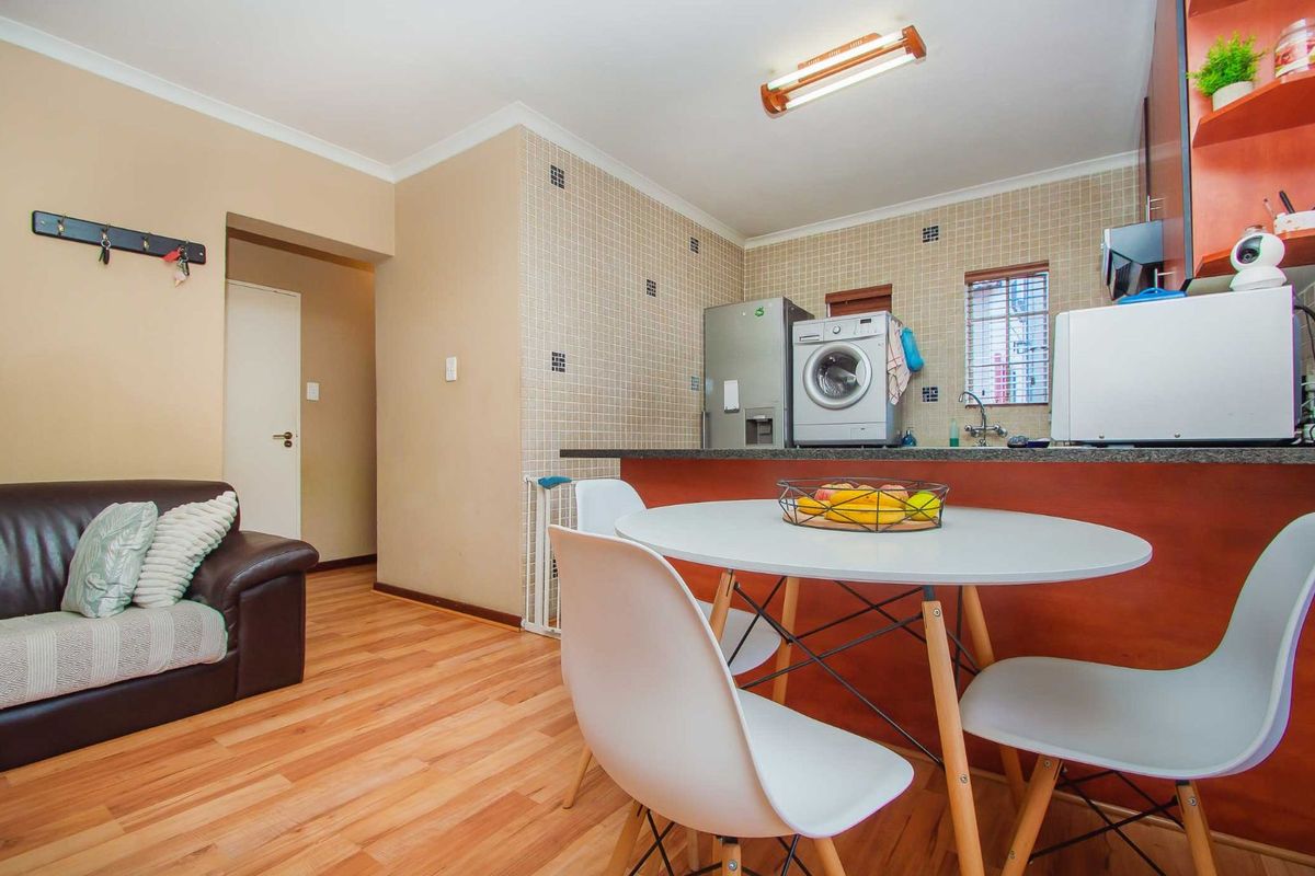 House For Sale in Willowbrook - Photo 5