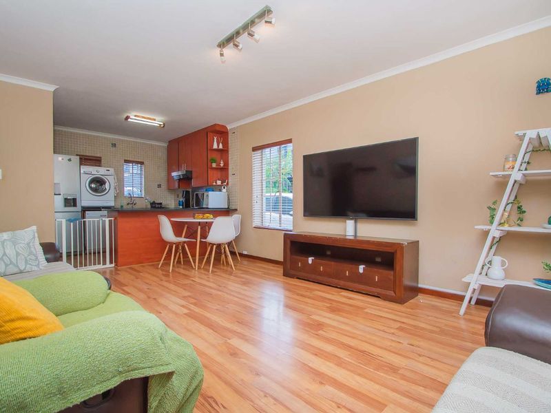 Townhouse For Sale in Willowbrook - Photo 7