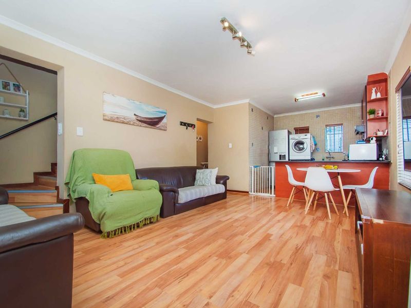 Townhouse For Sale in Willowbrook - Photo 6