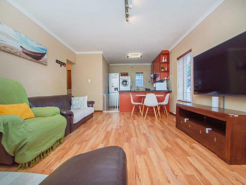 Townhouse For Sale in Willowbrook - Photo 4