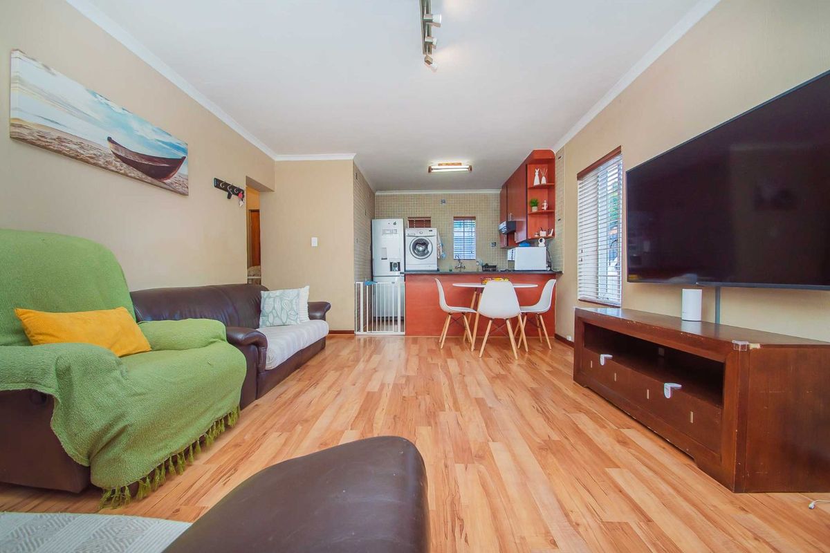 House For Sale in Willowbrook - Photo 4