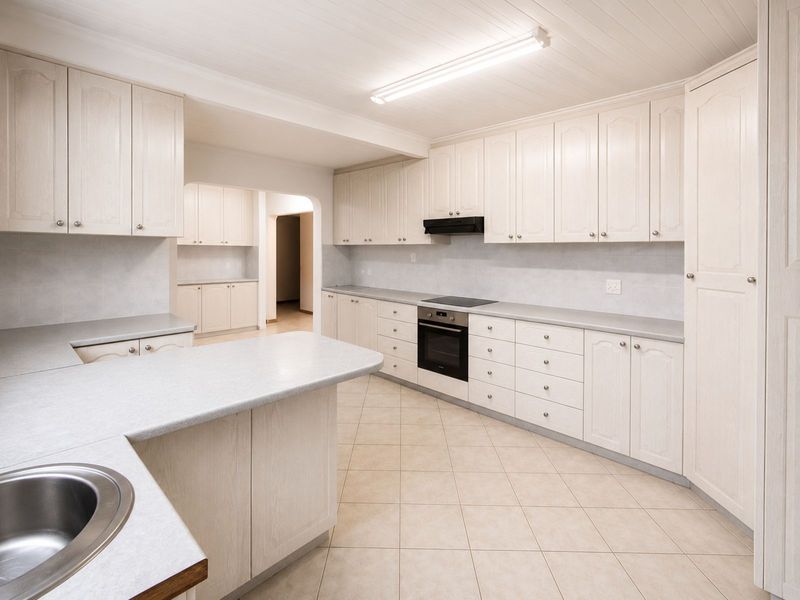 House For Sale in Bayview - Photo 4