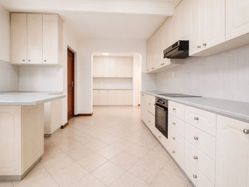 House For Sale in Bayview - Photo 3