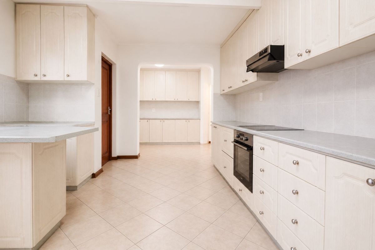 House For Sale in Bayview - Photo 3