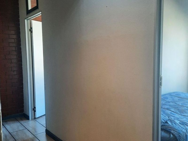 Apartment For Sale in Braamfontein - Photo 7