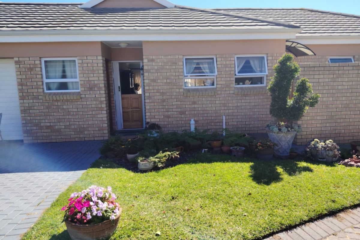 House For Sale in Reebok - Photo 2