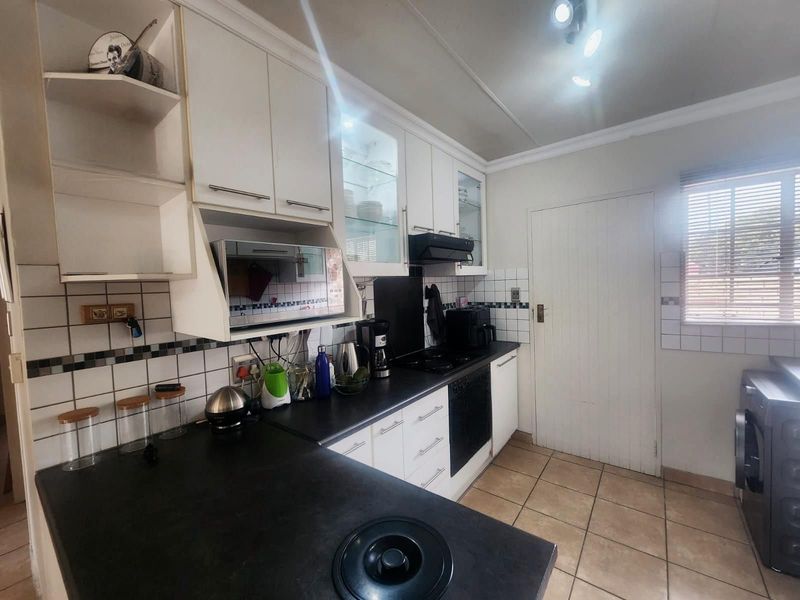 Townhouse For Sale in Highveld - Photo 4