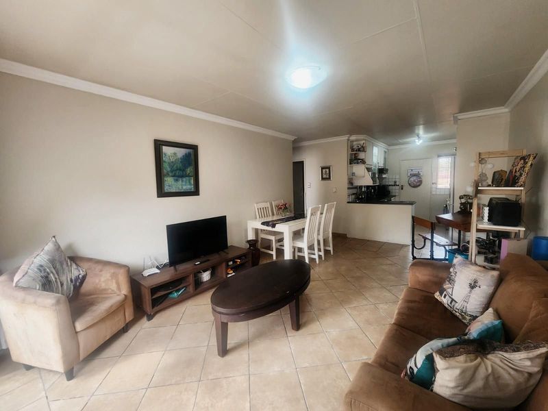 Townhouse For Sale in Highveld - Photo 6