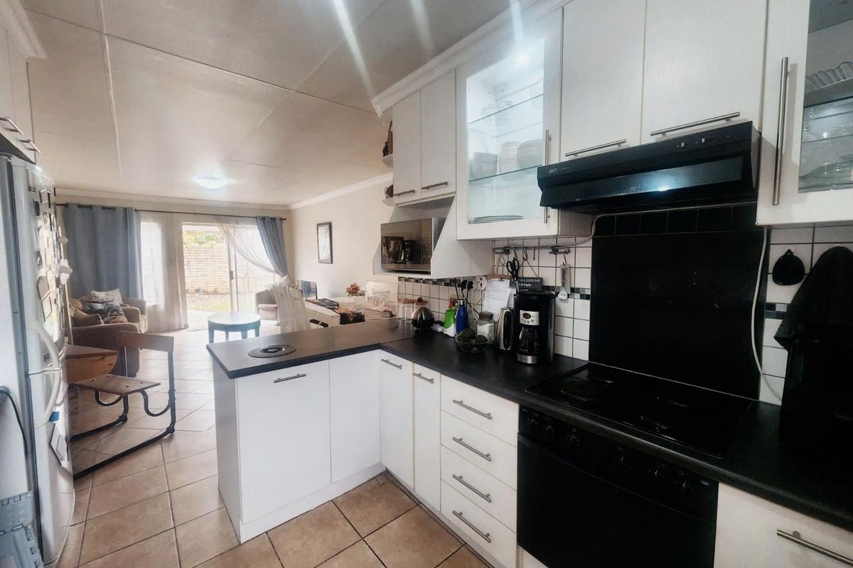 Townhouse For Sale in Highveld - Photo 3