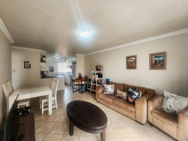 Townhouse For Sale in Highveld - Photo 5