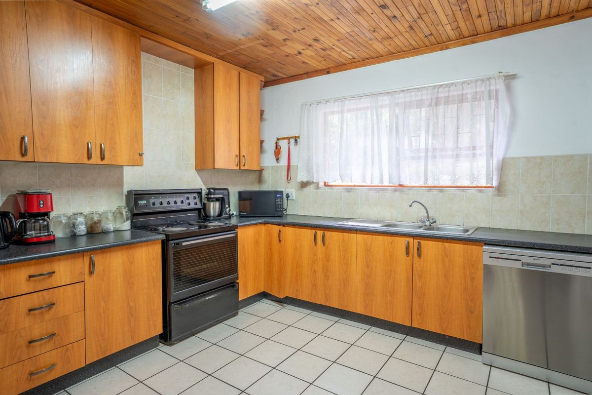 House For Sale in Clarendon Marine - Photo 5