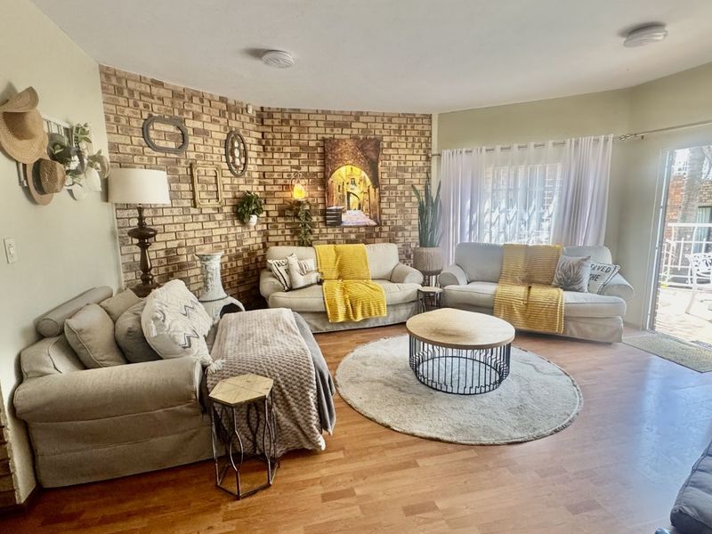 House To Rent in Zwartkop - Photo 2